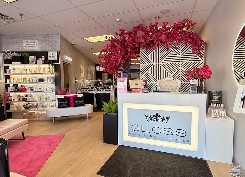 Nail center