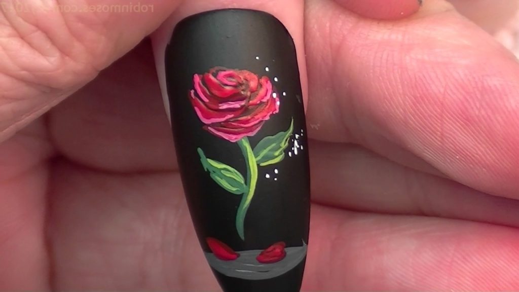 Черный маникюр с розой на длинных ногтях