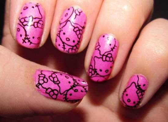 Детский розовый маникюр с рисунками Hello Kitty на коротких ногтях круглой формы