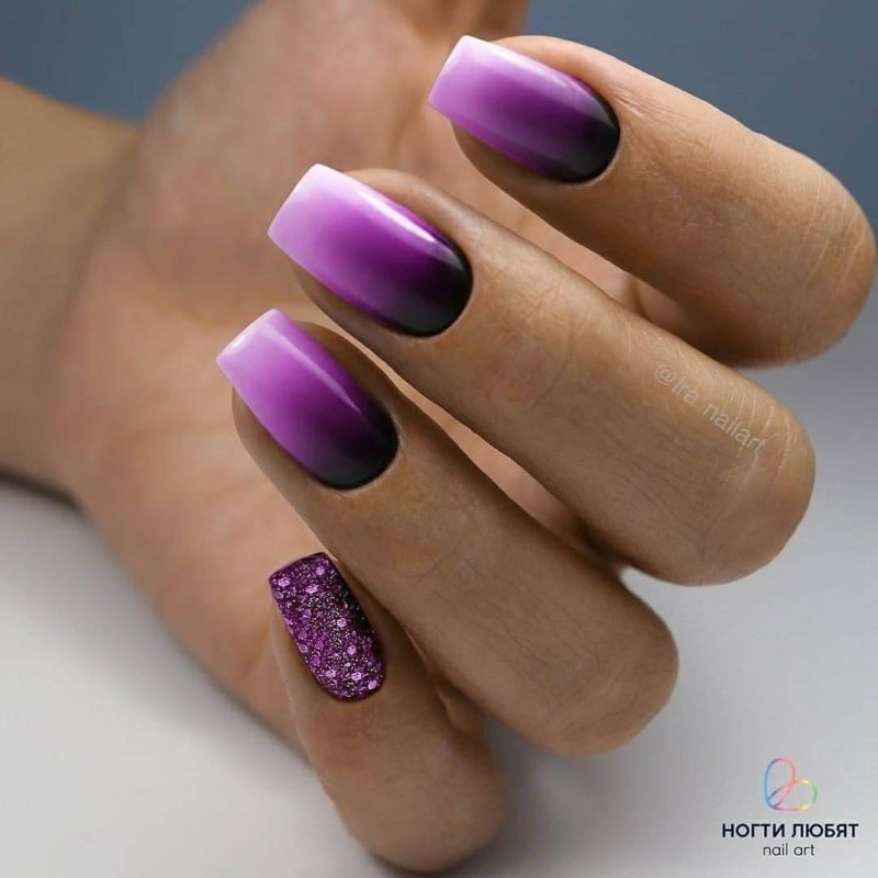 Шикарное фиолетовое омбре на квадратной формы ногтях средней длинны