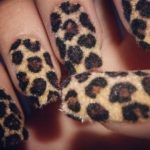 Бархатный маникюр с оригинальным леопардовым принтом на квадратные ногти