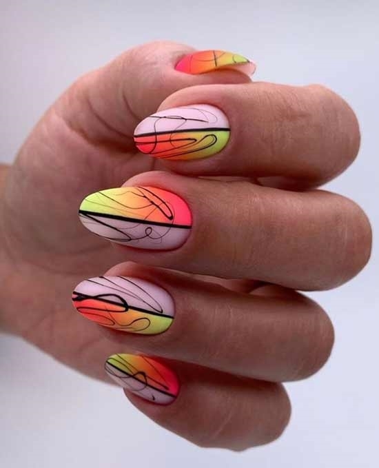 Дизайн цветных ярких ногтей с черными полосками и тонкой витиеватой паутинкой