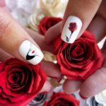 Идея оформления ногтей к 8 марта в белом цвете с изображением розы и женского лица