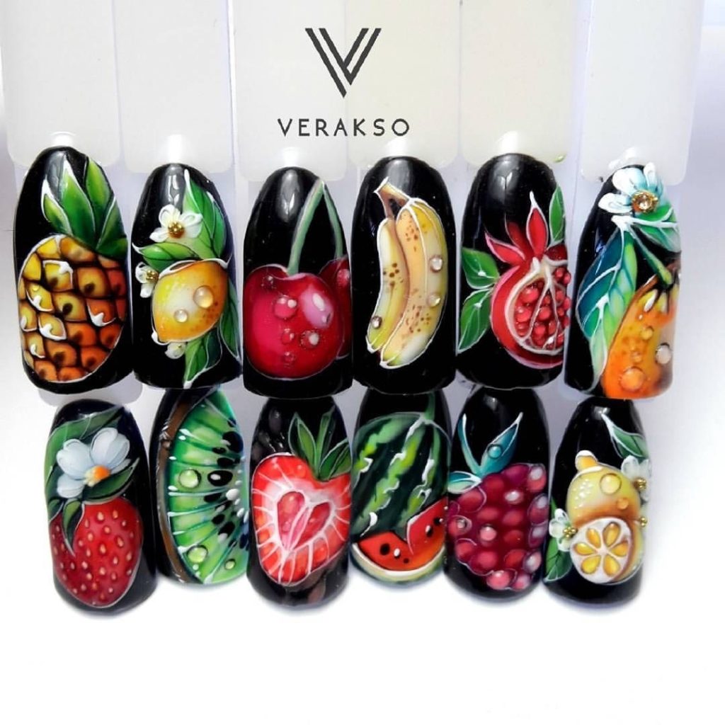 Модный дизайн ногтей с рисунками фруктов, ягод в 3Д эффекте и объемными каплями