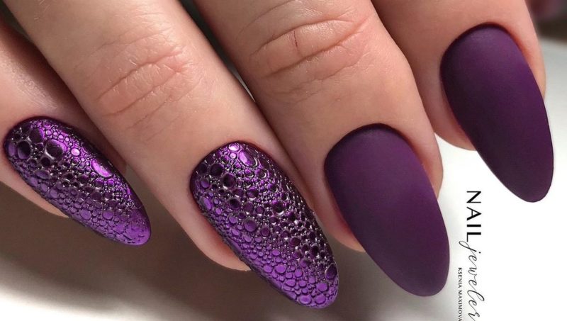 Пенный дизайн ногтей в фиолетовом цвете