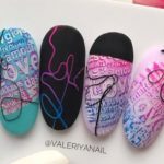 Модный дизайн ногтей с надписями Любовь на разных языках с черными и цветными узорами