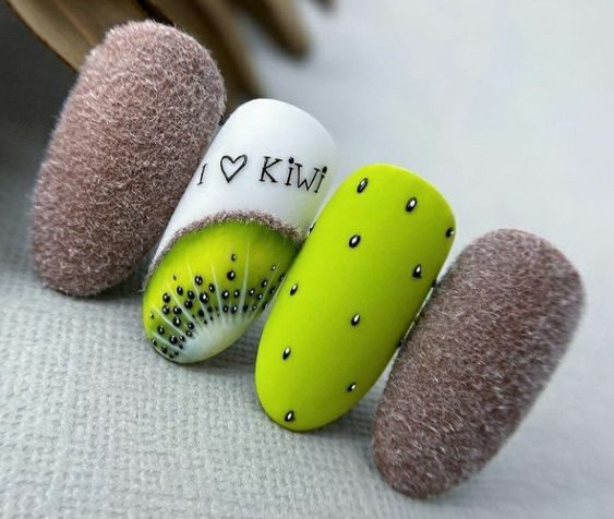 Маникюр «Киви» с 3Д-рисунуками фрукта, ворсистым оформлением на двух ногтях