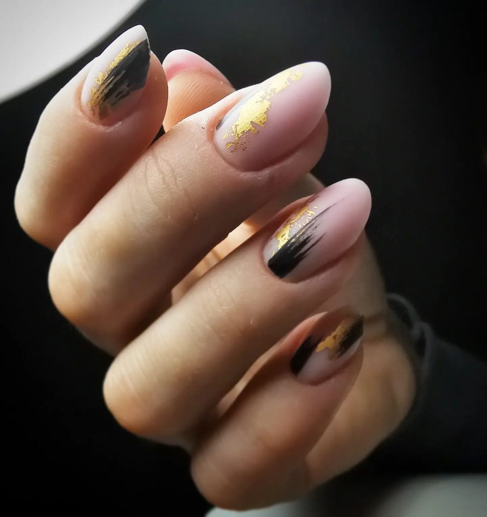 Дизайн ногтей желтого цвета 2023 разные стили и техники выполнения
