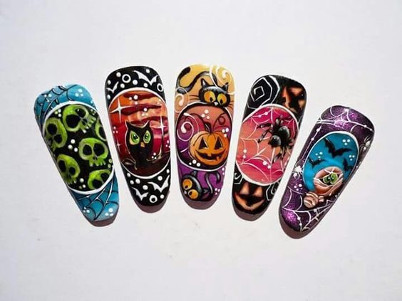 Дизайн ногтей к Хэллоуину с яркими тематическими рисунками-вставками и узорами