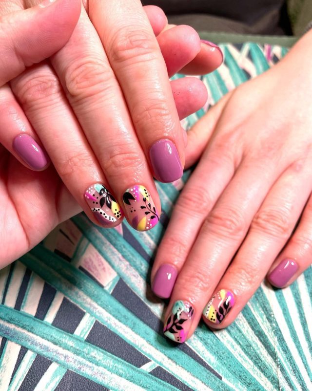 Маникюр персиковый дизайн ногтей ⭐ Фото и комбинации с другими цветами