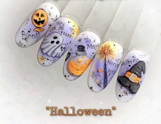 Хэллоуинский дизайн ногтей с бело-фиолетовым фоном и тематическими рисунками
