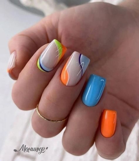 Яркие сочные ногти в голубом, оранжевом и салатовом цвете с необычными кончиками