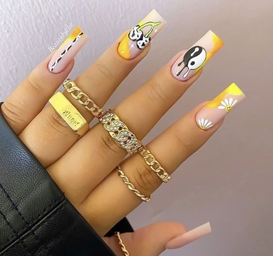 Матовый розово-желтый дизайн ногтей с рисунками «Инь-Янь», ромашек, вишен