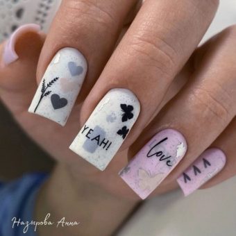 Бело-розовое оформление ногтей с надписями на тему любви, рисунками сердец и бабочек