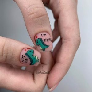 Детский маникюр на короткие ногти с наклейками и надписями