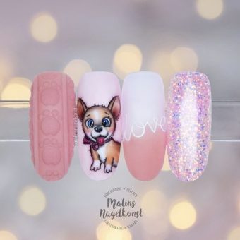 Дизайн ногтей с 3Д-рисунком забавной собачки в нежном розовом цвете, лапками, блестками