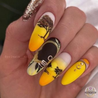 Дизайн ногтей «Саванна» в ярко-желтом цвете с рисунками деревьев, темнокожей девушки