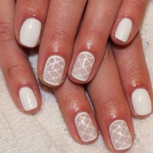 Маникюр - белый капрон с френчем на короткие ногти