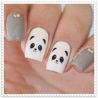Нежный маникюр со стразами и рисунком панда на ногтях средней длины формы мягкий квадрат