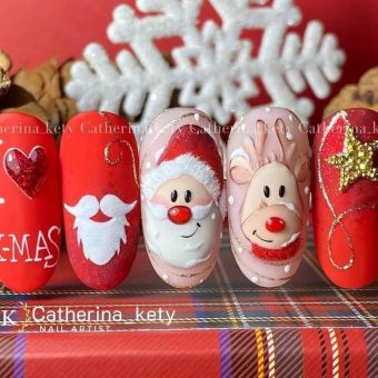 Новогодний красный дизайн ногтей с блестками, стразами в виде звезды, 3Д рисунками оленя, деда Мороза