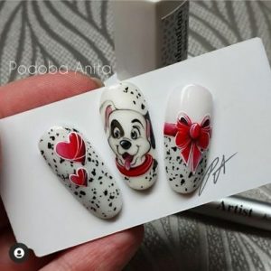 Оформление ногтей в стиле мультика «101 далматинец» с рисунками щенка, бантиков, сердец